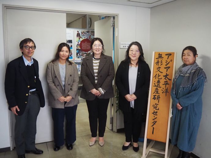 韓国外国語大学の研究チームとIRCI職員