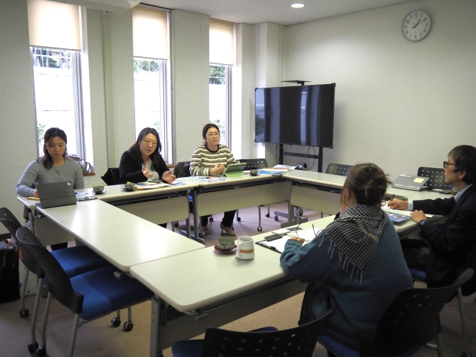 韓国外国語大学の研究チームによるインタビューの様子